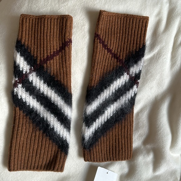 Burberry Chevron Check Overlay Fingerless Knit Gloves | Rare Find - Picture 12 of 12